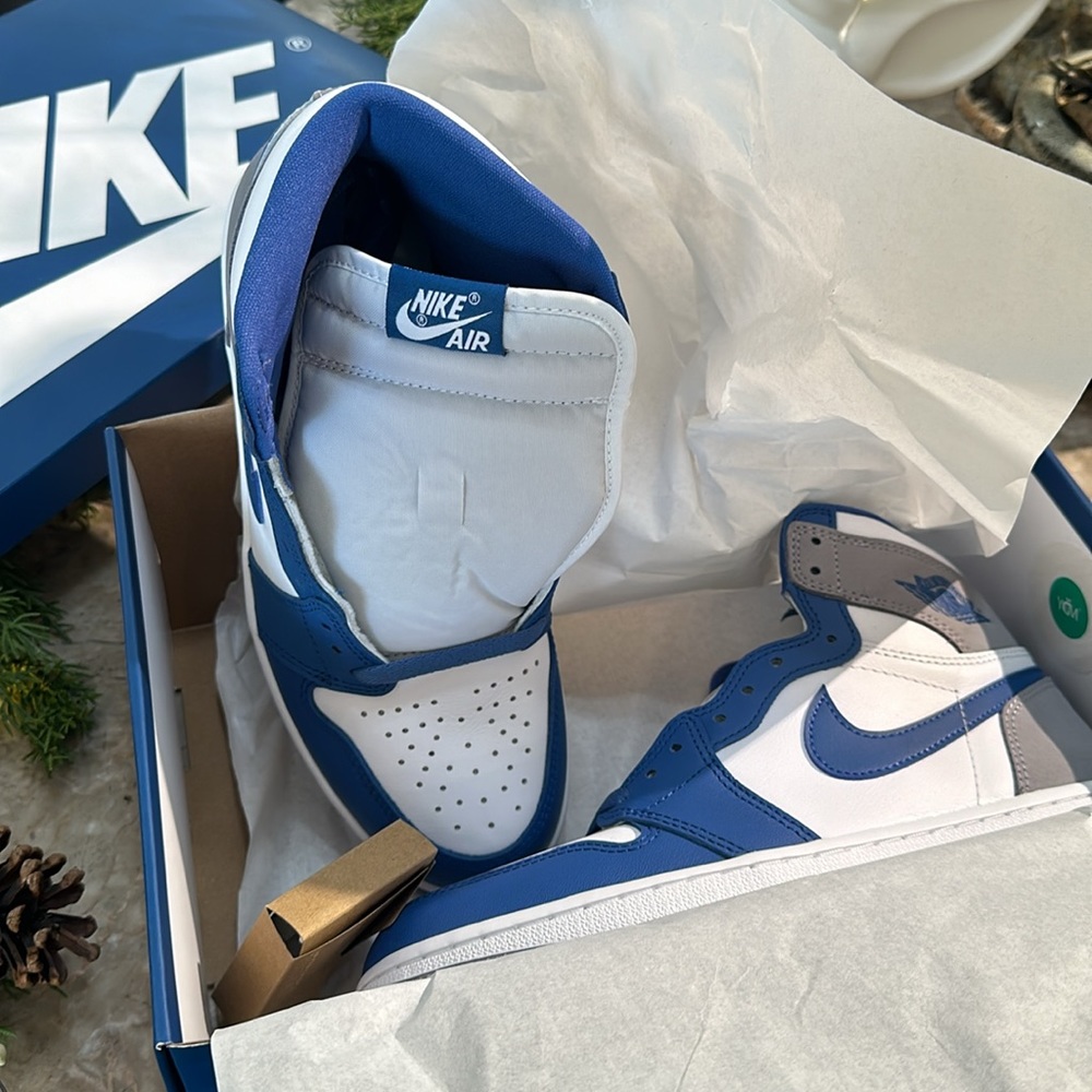 Nike Air Jordan 1 High True Blue - Picture 4 of 17